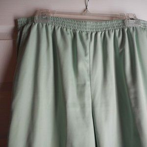 Alfred Dunner 100% Polyester pants Size 16